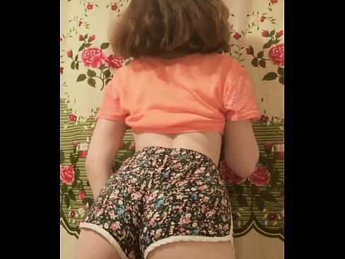 ❤️ Una ghjovana sexy si spoglia i pantaloncini davanti à a camera Porno à co.novoporn.ru ️❤